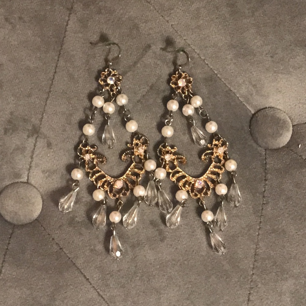 Lizard Thicket Rose Gold, Pearl and Crystal Earrings. NWOT.